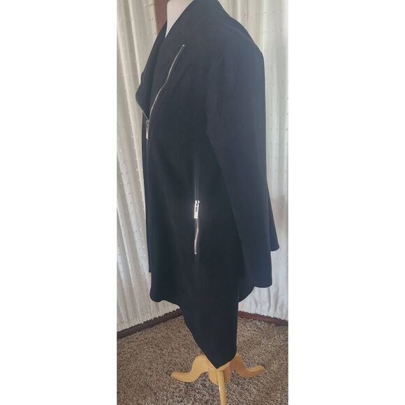 O27 Radzoli unique black faux suede zip-up poncho with asymmetric sharkbite hem - Picture 6 of 15